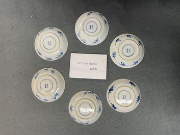 Six tasses et soucoupes en porcelaine de Chine en bleu et blanc, Kangxi