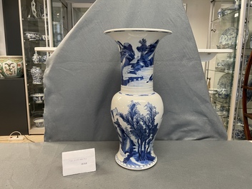 Un vase de forme yenyen en porcelaine de Chine en bleu et blanc &agrave; d&eacute;cor d'un paysage fluvial, Kangxi