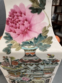 Un vase de forme carr&eacute;e en porcelaine de Chine qianjiang cai, 19&egrave;me