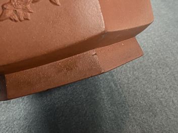 Une th&eacute;i&egrave;re couverte en gr&egrave;s de Yixing, Kangxi