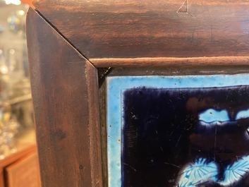 Een Chinese vierkante fahua 'Shou Lao' plaquette in een houten tafelscherm gevat, Ming