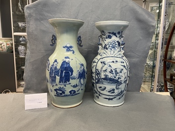 Twee Chinese blauw-witte vazen met celadon fondkleur, 19e eeuw