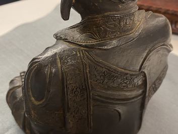 Een Chinese bronzen figuur van Boeddha, Ming