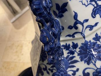 A Chinese blue and white hexagonal 'hu' vase with floral design, Qianlong mark, 19th C.