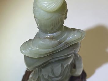 A Chinese jade brush pot and a figure of Guanyin, Qing