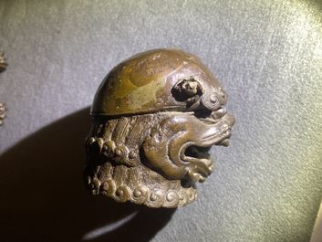 Un br&ucirc;le-parfum en bronze laqu&eacute; en forme de lion bouddhiste, Chine, Ming