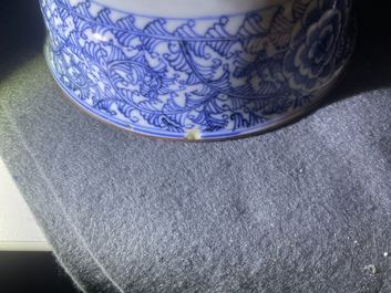 Een Chinese blauw-witte 'Bleu de Hue' dekselkom voor de Vietnamese markt, 19e eeuw