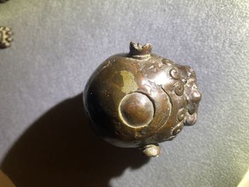 Un br&ucirc;le-parfum en bronze laqu&eacute; en forme de lion bouddhiste, Chine, Ming