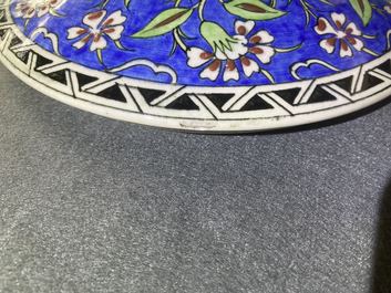 Un bol couvert dans le style d'Iznik, Samson, Paris, 19&egrave;me