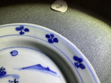 Een Chinees blauw-wit bord met een jonk, Wanli