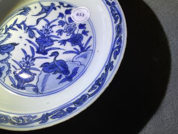 Een Chinees blauw-wit bord met eenden, Wanli