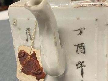Een zeldzame Chinese qianjiang cai theepot met twee deksels, 19/20e eeuw