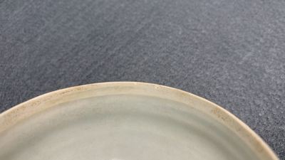 Deux bols et une jarre en porcelaine de Chine de type qingbai, Song