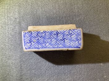 A Chinese blue and white ko-sometsuke box and cover for the Japanese market, Transitional period
