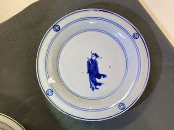 Une paire d'assiettes en porcelaine de Chine en bleu et blanc de type ko-sometsuke pour le march&eacute; japonais, Tianqi