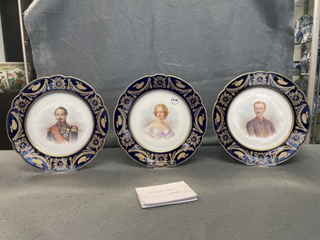 Drie S&egrave;vres borden met portretten van Napoleon III, Eugenie en Louis-Napoleon, Frankrijk, 19e eeuw