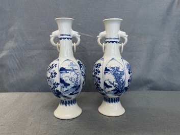 Une paire de vases en porcelaine de Chine en bleu et blanc aux anses en forme de t&ecirc;te d'&eacute;l&eacute;phant, Kangxi