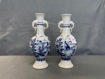 Une paire de vases en porcelaine de Chine en bleu et blanc aux anses en forme de t&ecirc;te d'&eacute;l&eacute;phant, Kangxi