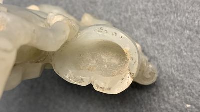 Un vase en jade sur socle ajour&eacute;, Chine, Qing