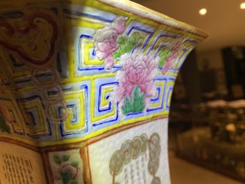 Een vierkante Chinese famille rose vaas met 'Wu Shuang Pu' decor, 19e eeuw