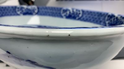 Un service en porcelaine de Chine en bleu et blanc &agrave; d&eacute;cor de sc&egrave;nes de chasse, 18/19&egrave;me