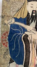 Trois panneaux en broderie de soie chinoise &agrave; d&eacute;cor d'immortels et de dieux, 19&egrave;me