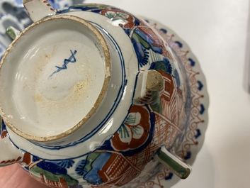 A Dutch Delft cashmere palette tripod bowl, 1st quarter 18th C.