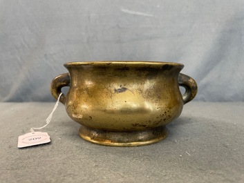 Een Chinese bronzen wierookbrander, Xuande merk, Qing