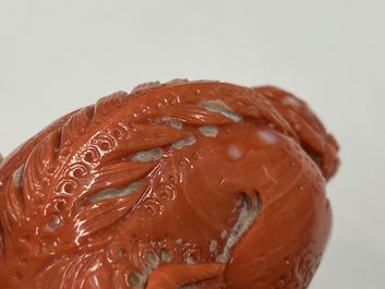 Un mod&egrave;le d'un lion bouddhiste en corail rouge sculpt&eacute;, Chine, 19/20&egrave;me