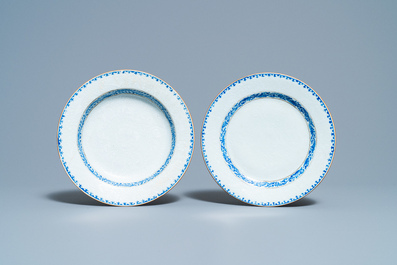 Quatre assiettes en porcelaine de Chine en bleu et blanc &agrave; d&eacute;cor bianco sopra bianco, Yongzheng/Qianlong