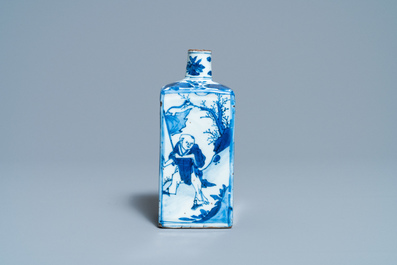 Een vierkante Chinese blauw-witte fles, Wanli