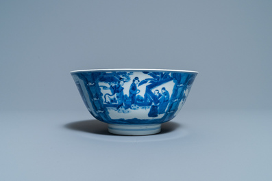 Un bol en porcelaine de Chine en bleu et blanc &agrave; d&eacute;cor de sc&egrave;nes du 'Xi Xiang Ji', marque et &eacute;poque de Kangxi