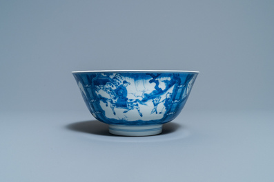 Un bol en porcelaine de Chine en bleu et blanc &agrave; d&eacute;cor de sc&egrave;nes du 'Xi Xiang Ji', marque et &eacute;poque de Kangxi