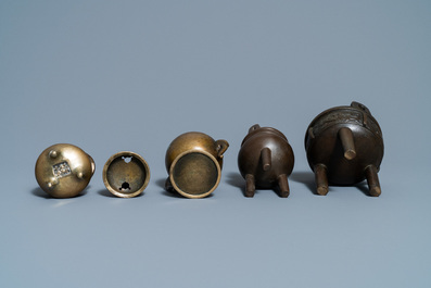 Cinq br&ucirc;le-parfums en bronze, Chine, Qing