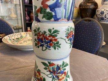 Un vase de forme 'gu' en porcelaine de Chine wucai, Shunzhi