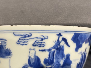 Un bol en porcelaine de Chine en bleu et blanc &agrave; d&eacute;cor d'immortels, Kangxi