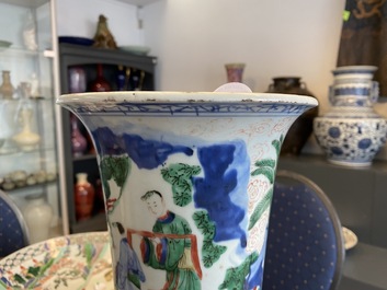 Un vase de forme 'gu' en porcelaine de Chine wucai, Shunzhi