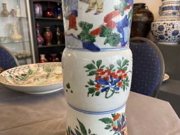 Un vase de forme 'gu' en porcelaine de Chine wucai, Shunzhi