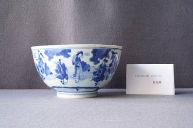 Un bol en porcelaine de Chine en bleu et blanc &agrave; d&eacute;cor d'immortels, Kangxi