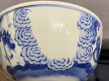 Un bol en porcelaine de Chine en bleu et blanc &agrave; d&eacute;cor d'immortels, Kangxi