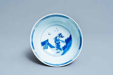 Un bol en porcelaine de Chine en bleu et blanc &agrave; d&eacute;cor d'immortels, Kangxi