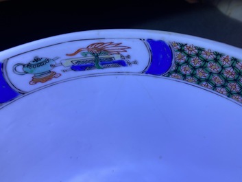 Un bol en porcelaine de Chine famille verte &agrave; d&eacute;cor de sc&egrave;nes du 'Xi Xiang Ji', Kangxi