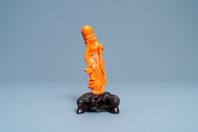 Two Chinese carved red coral figures, 19/20th C.