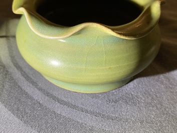 Un lave-pinceaux en porcelaine de Chine c&eacute;ladon de Longquan, Yuan