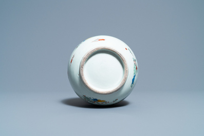 A Dutch-decorated Kakiemon-style Japanese Arita apothecary flask, Edo, 17/18th C.