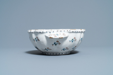 A Brussels faience basin with '&agrave; la haie fleurie' design, 18th C.