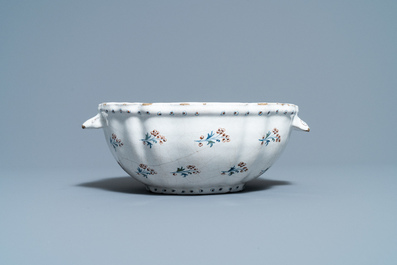 A Brussels faience basin with '&agrave; la haie fleurie' design, 18th C.