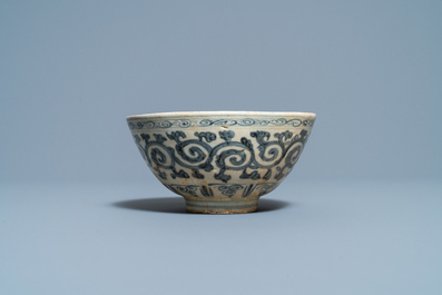Four blue and white Vietnamese or Annamese ceramics and a Chinese jarlet, 15/16th C.