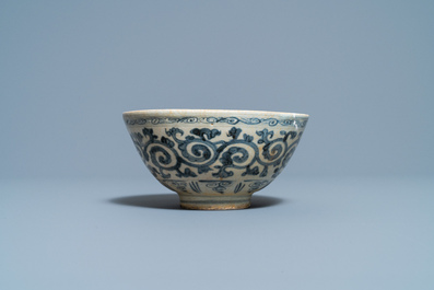 Four blue and white Vietnamese or Annamese ceramics and a Chinese jarlet, 15/16th C.