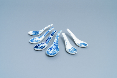 Zeventien Chinese blauw-witte lepels, 19/20e eeuw